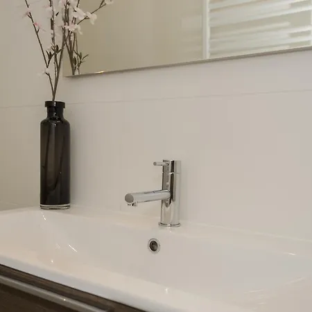Marnix Light Апартаменты *